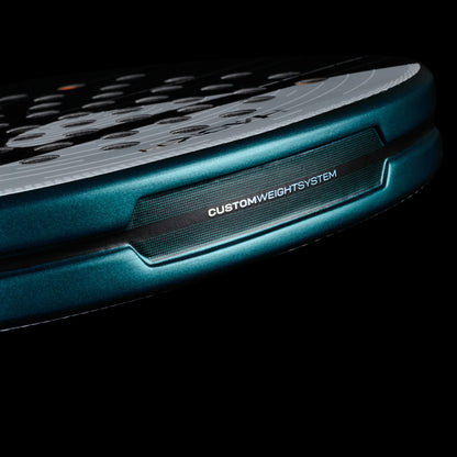 Pala Bullpadel Hack 04 2025 by Paquito Navarro