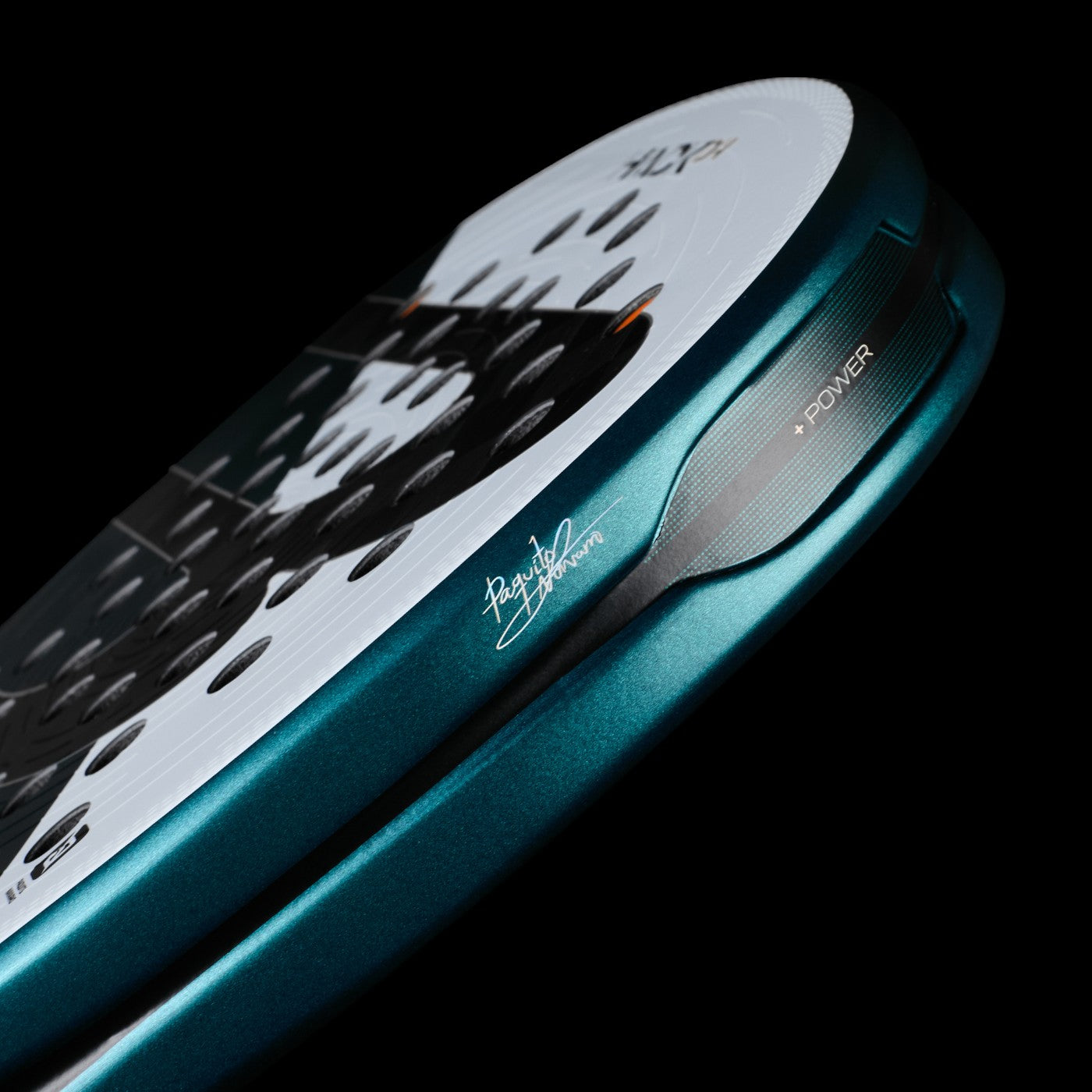 Pala Bullpadel Hack 04 2025 by Paquito Navarro